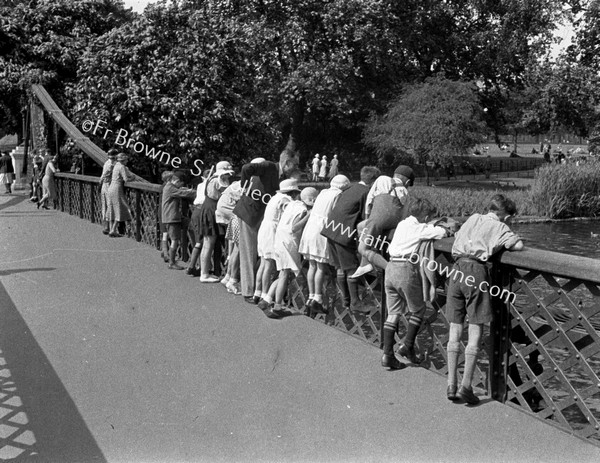 ST JAMES'S PARK SPECTATORS ON BRIDGE